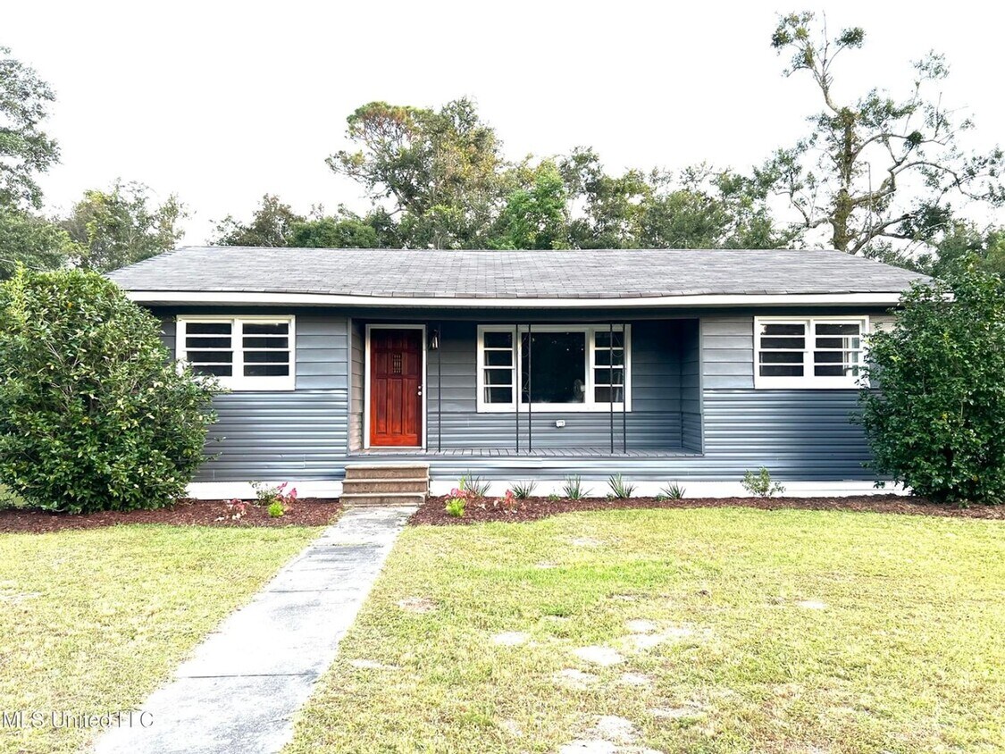 Primary Photo - Furnished Long Beach 2 Bedroom