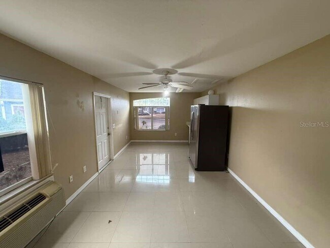 Foto del edificio - 709 Orchid Dr