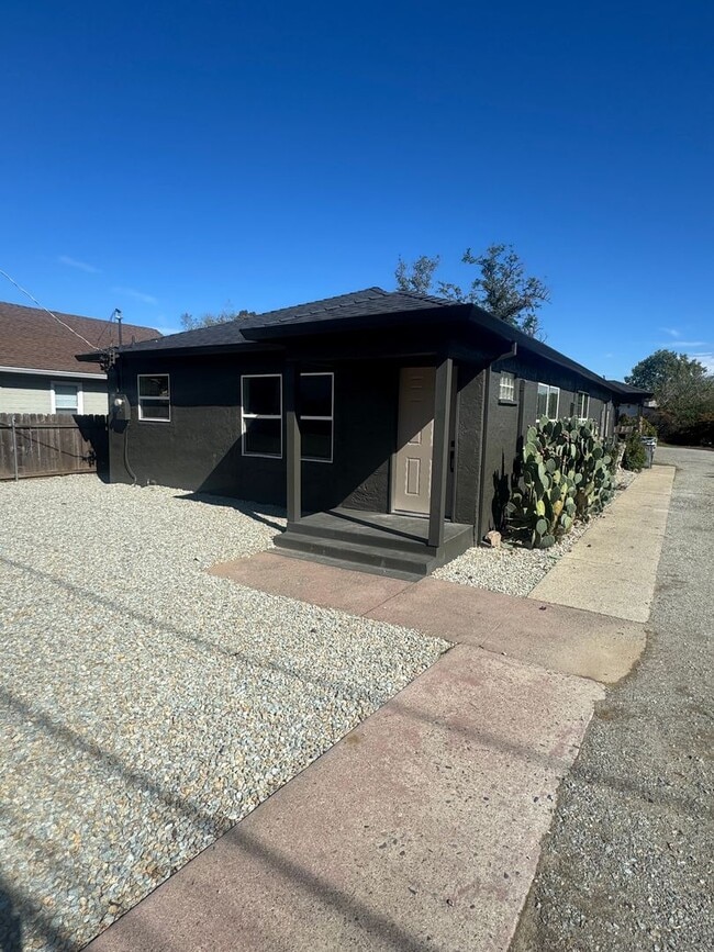 Building Photo - ***$500 OFF 1st MONTH!*** 2 BED 1 BATH IN DOWNTOWN REDDING, CA!