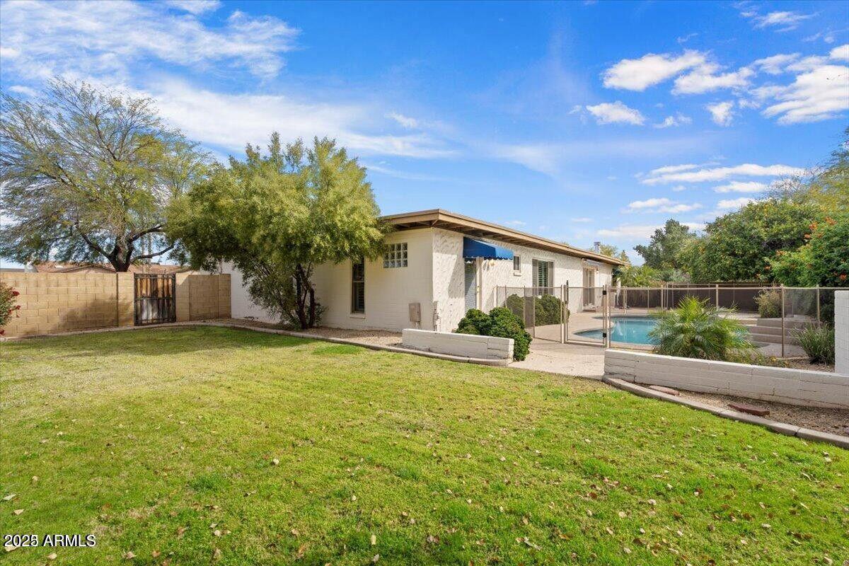 Primary Photo - 5345 E Crocus Dr