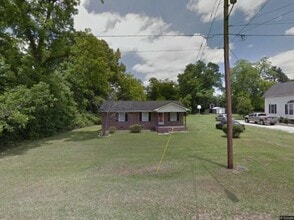 Building Photo - 613 Plum Ave