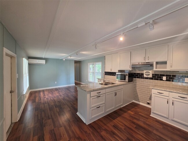 Foto del edificio - 6426 W Bend St