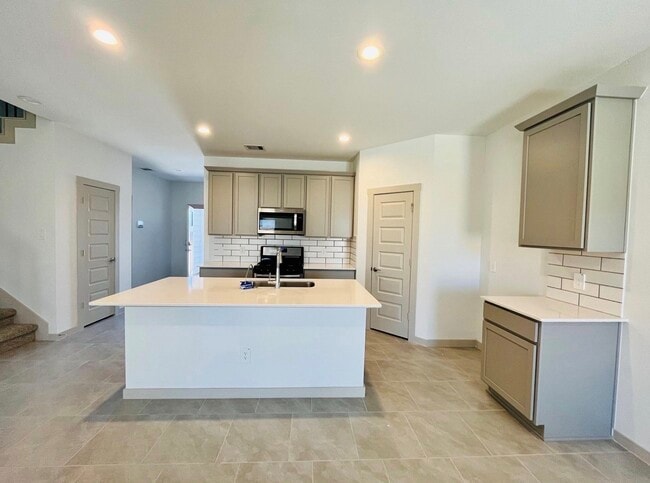 Foto del edificio - 3322 Silverton Dr