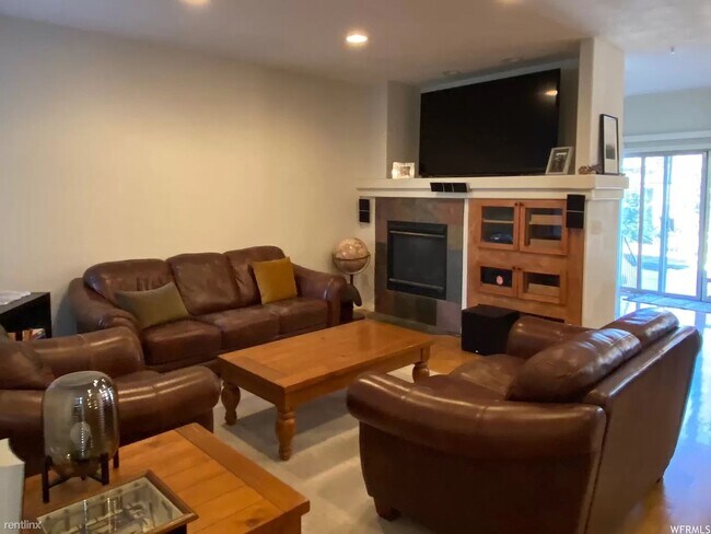 Building Photo - 3 br, 2.5 bath Townhome - 4587 S Red Sage Ct