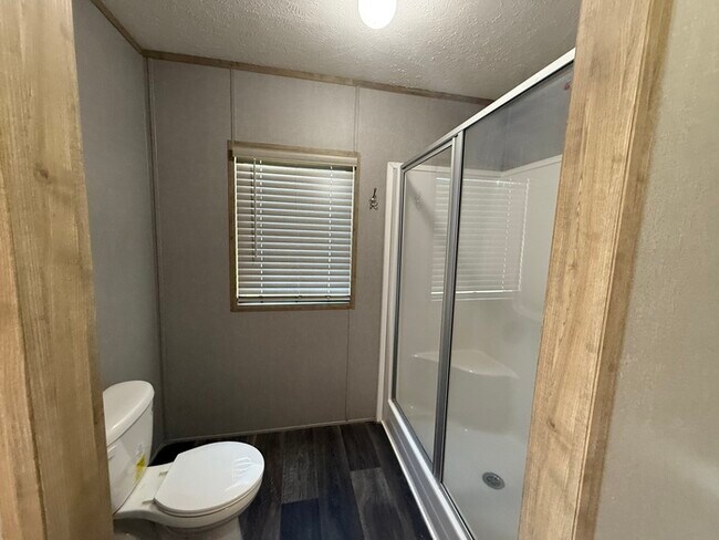 Building Photo - Beautiful mobile home for sale