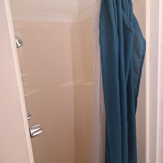 Building Photo - 910 Adele St