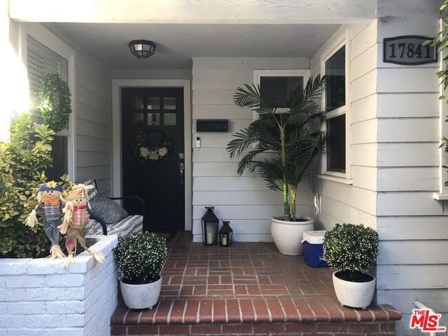 Foto del edificio - 17841 Tarzana St