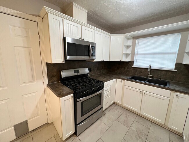 Kitchen - 2703 Thomas Ave