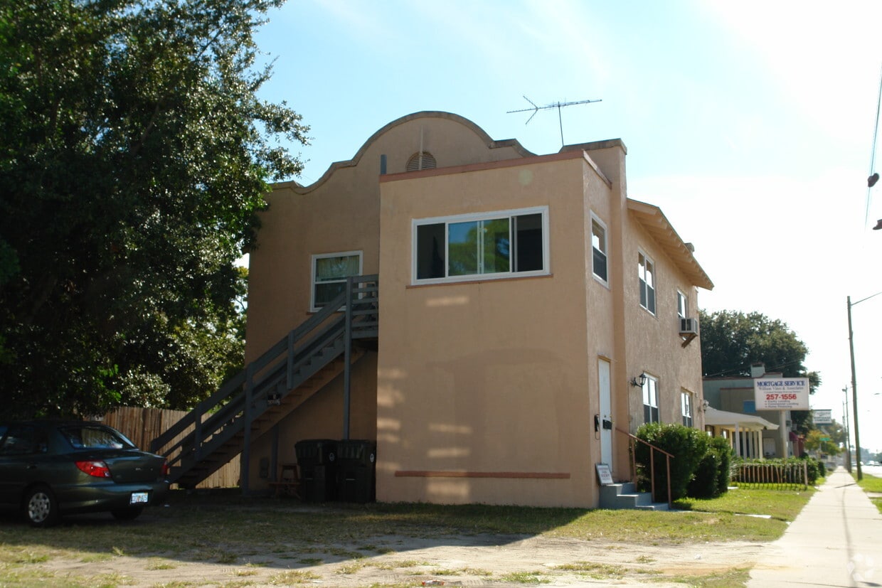 1125 S Ridgewood Ave Daytona Beach Fl 32114 Apartments Daytona Beach Fl Apartments Com
