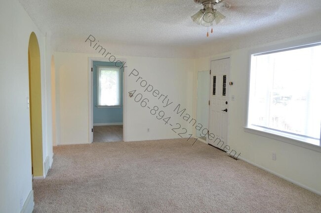 Building Photo - 2 Bedroom House *Section 8 Welcome*