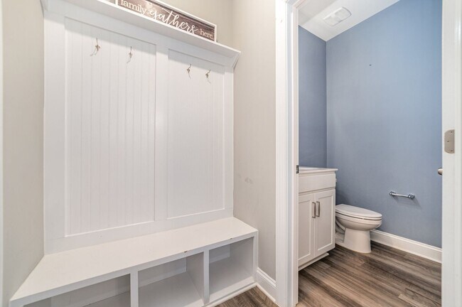 Foto del edificio - 4990 David Cox Rd