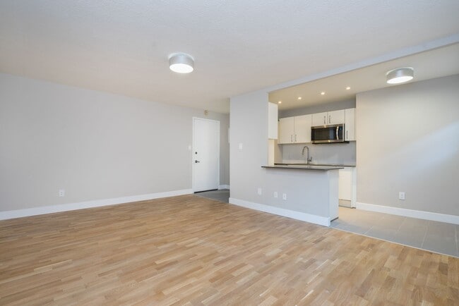 Building Photo - 1420 Kingston Rd