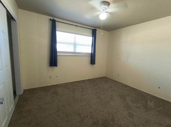 Foto del edificio - 4 bedroom 2 bath College Hills Add home wi...