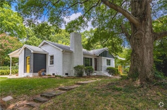 Building Photo - 2401 Shamrock Dr