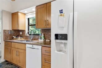 Building Photo - 5483 Peppertree Dr