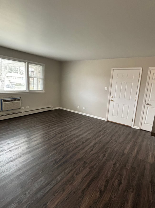Building Photo - 608 Kungs Way