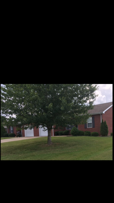 Front of duplex - 907 Bagwell Dr