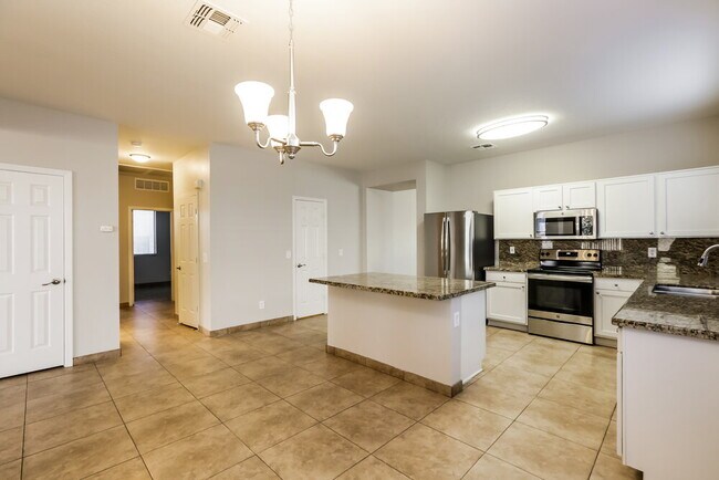 Building Photo - 3014 W Donner Dr