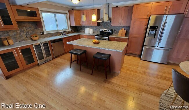 Building Photo - 43608 Lombardy Dr