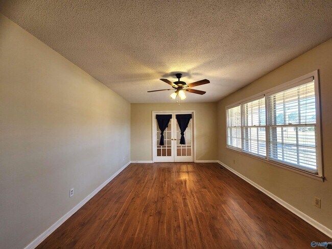 Foto del edificio - 6107 Trailwood Dr
