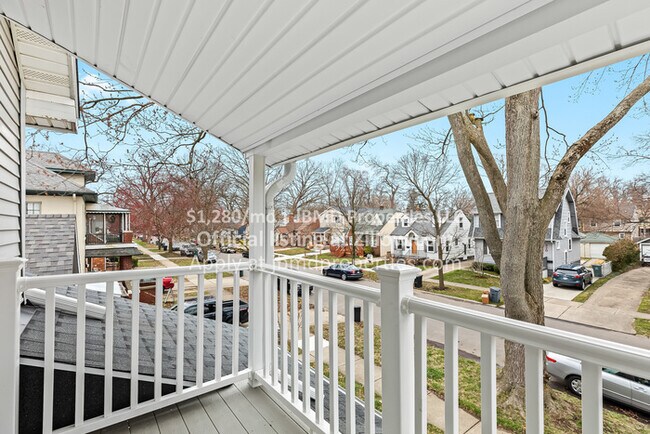 Building Photo - Completely Updated 1 Bedroom Upper Flat