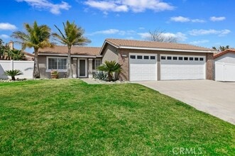 Building Photo - 2058 W Fairview Dr