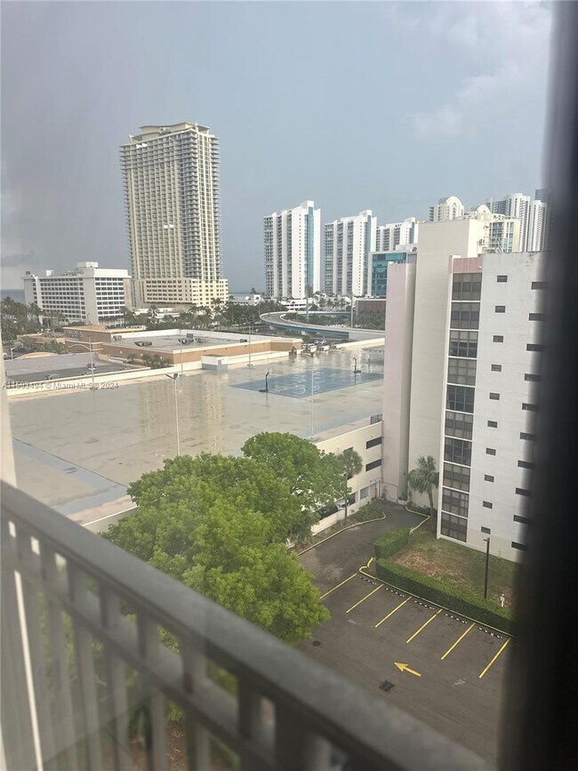 Building Photo - 17021 N Bay Rd
