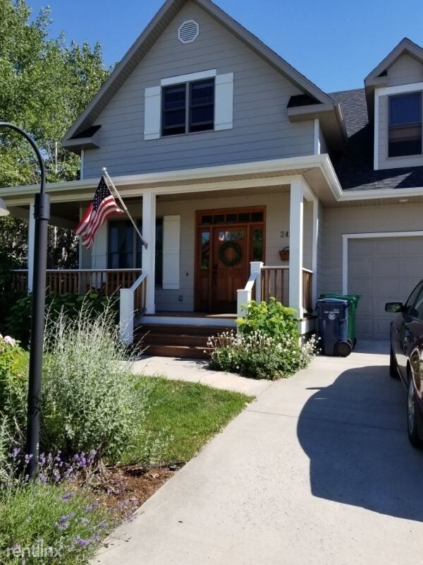 Primary Photo - 4 br, 2.5 bath House - 2424 Snapdragon St