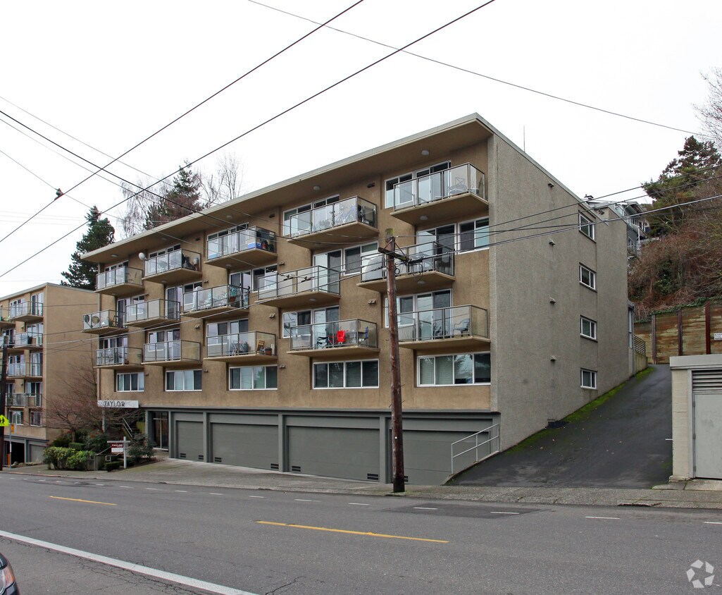 Primary Photo - 1601 Taylor Ave N