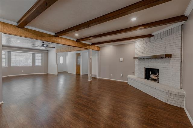 Foto del edificio - 5016 Emerald Lake Dr