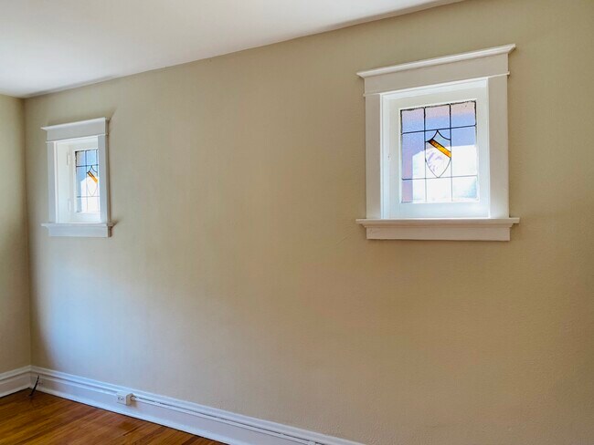 Original stained glass windows - 2127 Alfred Ave