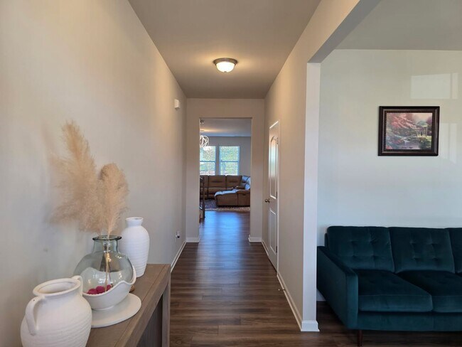 Building Photo - Huge 5 Bedroom / 4.5 Bathroom North Charlotte