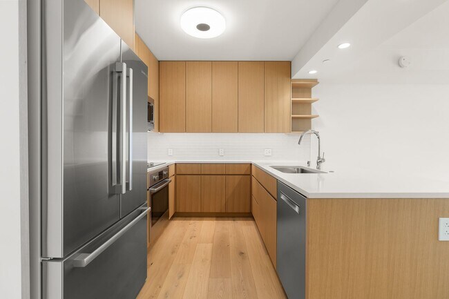 Foto del edificio - Beautiful 1-bedroom / 1-bathroom at Sky Al...