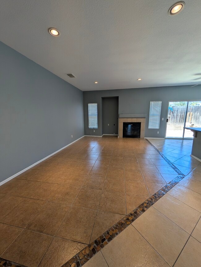 Foto del edificio - 43592 Yukon Ct