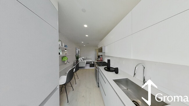 Building Photo - 2 Worthington St