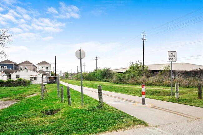 Foto del edificio - 773 Waverly St