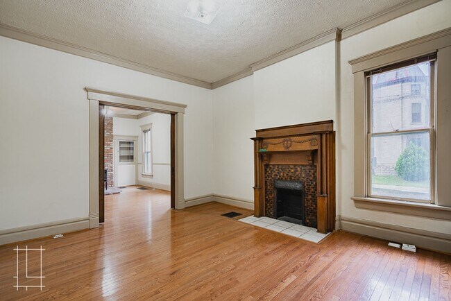 Building Photo - 836 Neil Ave