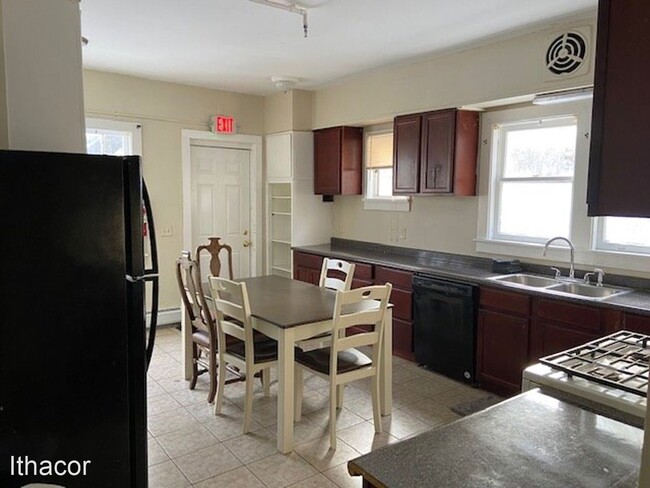 Building Photo - 10 br, 3 bath House - 21 W. Court St