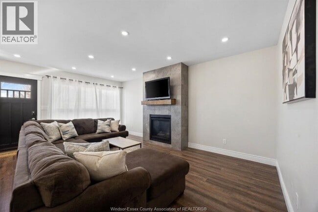 Building Photo - 960 Janette Av