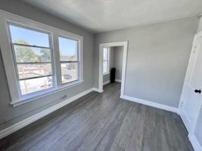 Building Photo - 1518 University Ave W