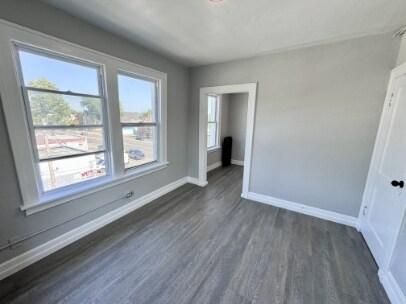 Building Photo - 1518 University Ave W