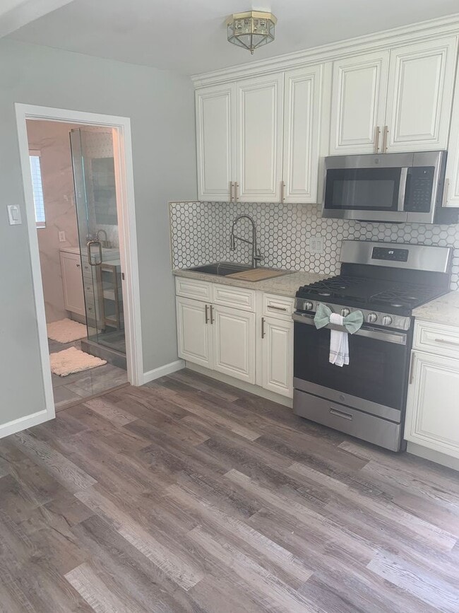 Foto del edificio - Furnished, Upstairs Apartment with 2 bedrooms and 1 bathroom. Utilities Included!!