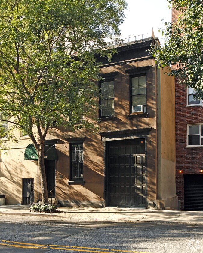 Primary Photo - 248 E 35th St