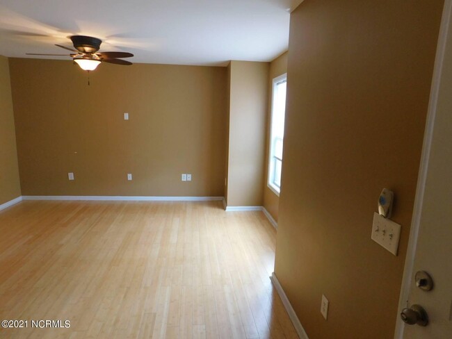 Building Photo - 135 Apache Trail