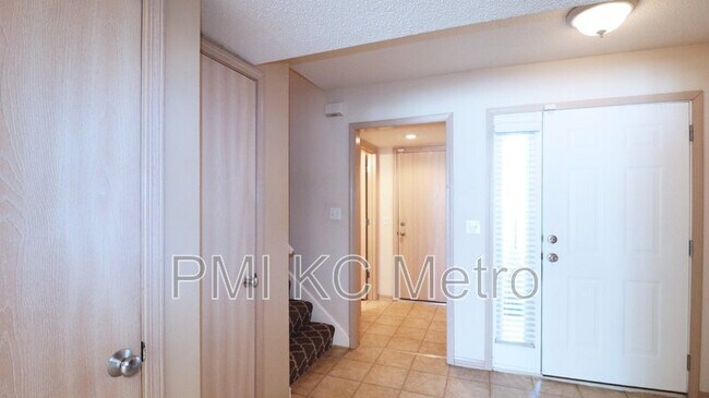 Foto del edificio - 8014 N Elmwood Ave