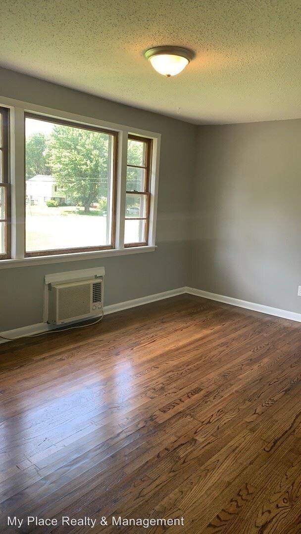 Building Photo - 123 Airport Rd