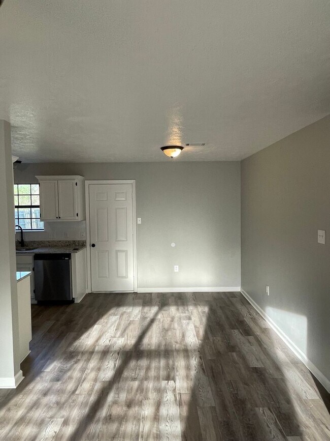 Building Photo - Updated 3/2 with privacy fence!