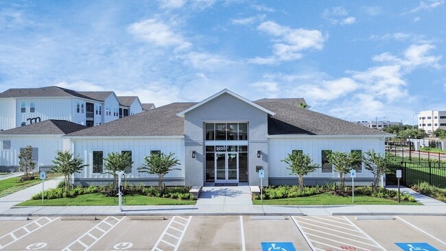 Building Photo - 2020 Grandway Dr