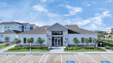 Building Photo - 2020 Grandway Dr