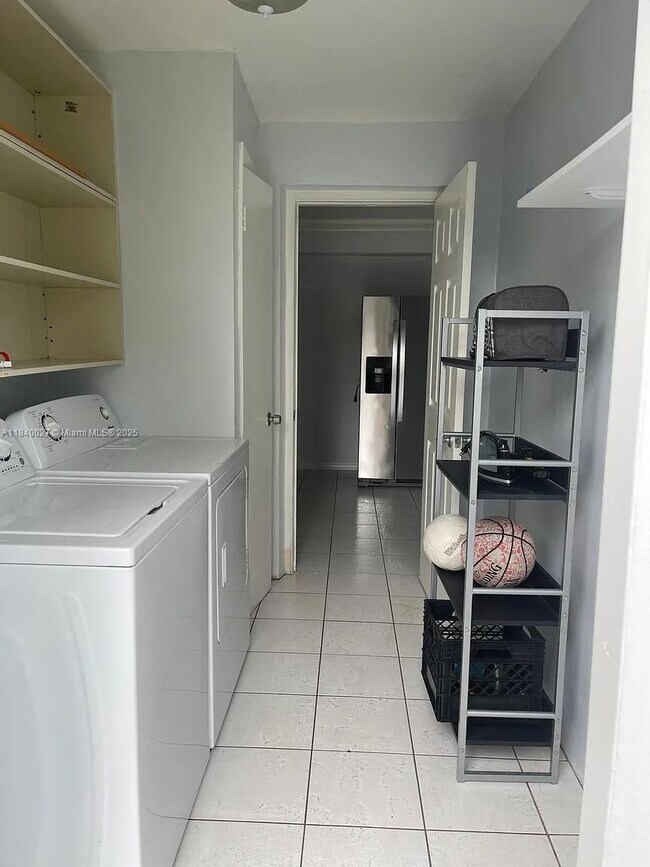 Foto del edificio - 9442 SW 52nd St